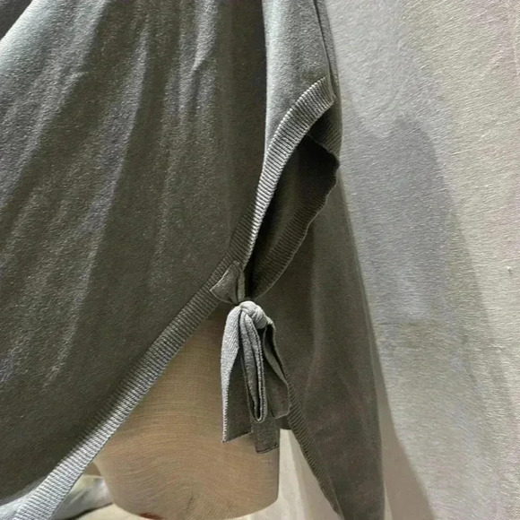 turtleneck with tie sides - Picture 5 of 5